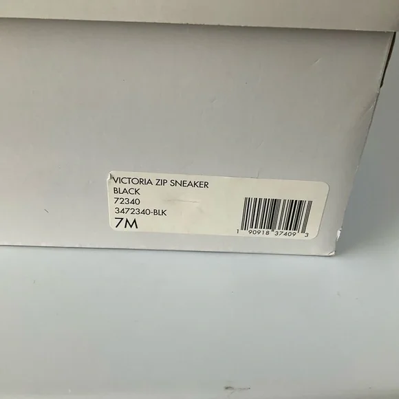 Frye & Co Women Black Leather Studded Victoria Zip Sneaker NIB - Picture 12 of 14